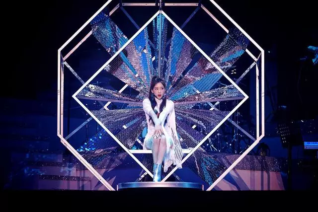 少女時代泰妍開安可演唱會!一等迷妹允兒、秀英來捧場啦