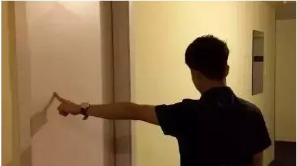 兒子出世,俺嫌吵躲到酒店,等老婆出了月子才回家,回到家俺蒙了