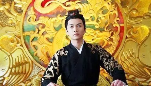 六大生肖天生皇帝命,早晚要出人頭地,富甲一方