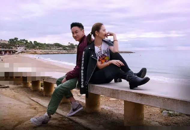 何潤東結婚3年從不曬老婆,看了他老婆的照片後,網友:用心良苦
