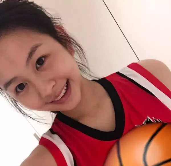 本以為邱淑貞女兒夠美了,但看到了朱茵女兒,全世界等她長大!