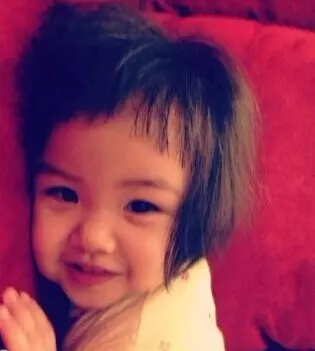 本以為邱淑貞女兒夠美了,但看到了朱茵女兒,全世界等她長大!