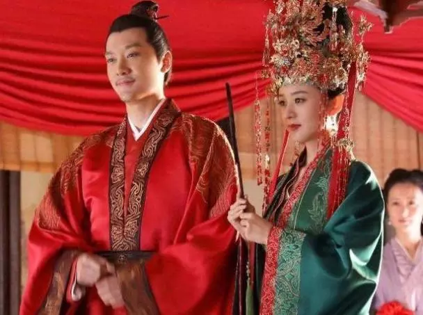 趙麗穎豪門公公曝光,家庭差距太明顯,網友:當馮家媳婦不容易!