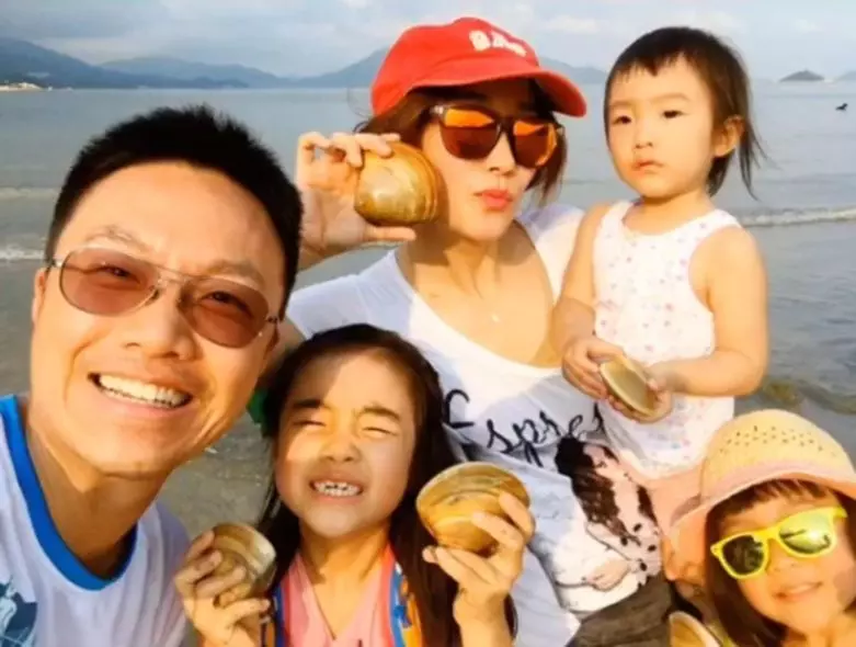 她是圈中公認才女,曾被謝霆鋒倒追,嫁豪門連生4胎,43歲成贏家!