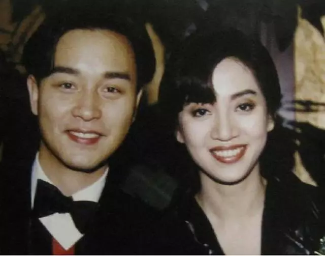 梅艷芳最後的告別演唱會,婚紗里穿著尿褲,含淚倒在劉德華懷裡!