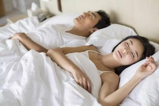 網戀三年始終不肯見面,一日女友忘關攝像頭,男友看後直接求婚!