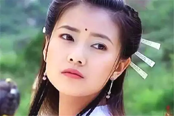 「兩腮無肉不可交」,後半句更為經典,古人的識人準則