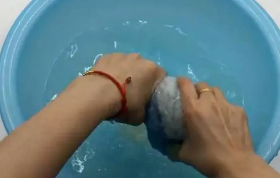 房間裡掛一條毛巾太厲害了,好多人都不明白有啥用,現在知道不晚
