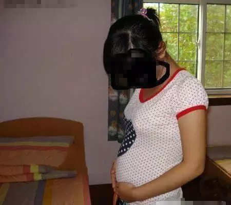 13歲孫女沒男友竟「被搞大肚子」,阿嬤以死相逼竟爆出「孩子的爸」居然就是....讓她跪地痛哭!