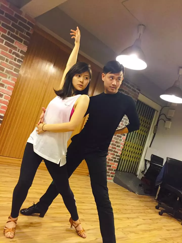 梁佑南「校花女兒」出道了!24歲的方琦,繼承媽媽美貌,目標是諧星!