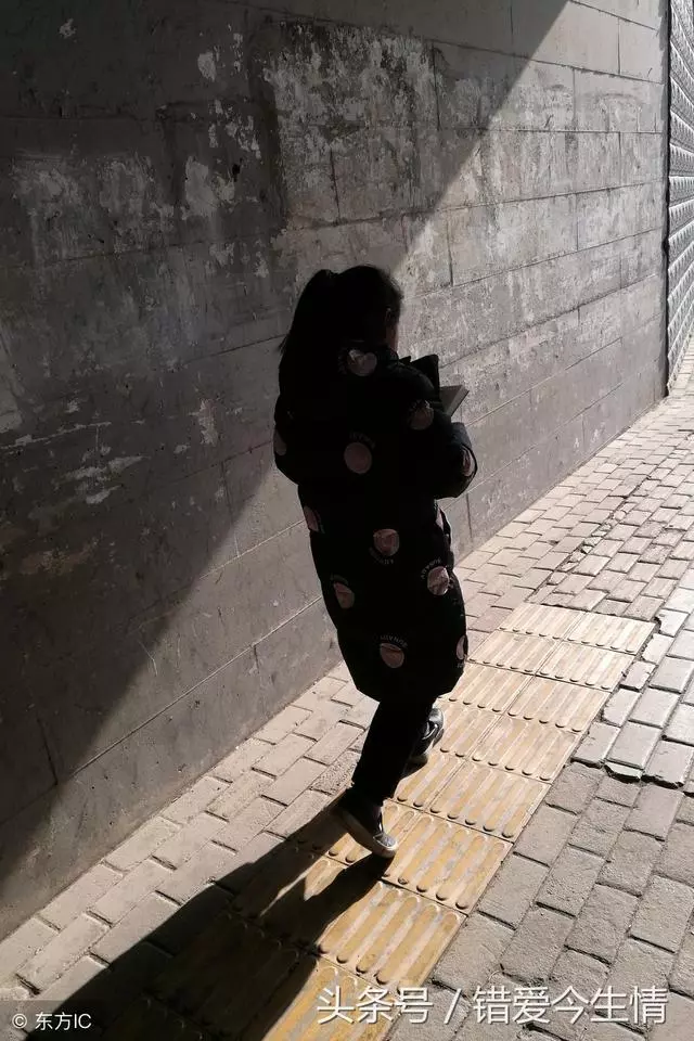 公公去世,婆婆說害怕想讓兒子陪她,門外聽到兒子的笑聲,急眼了