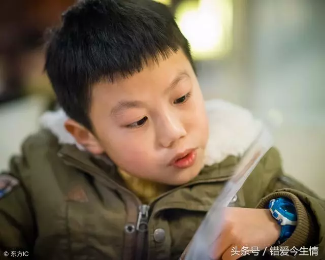 公公去世,婆婆說害怕想讓兒子陪她,門外聽到兒子的笑聲,急眼了