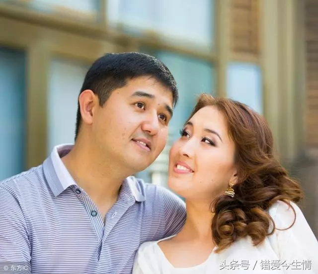 婆婆自從來家後,每次上廁所都一小時,生氣推開門,瞬間感動哭