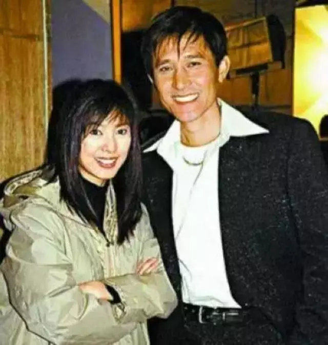六十三歲米雪近照曝光,白嫩皮膚引熱議,而米雪也再未談婚論嫁,至今仍是孤身一人,真是一個痴情的女子啊