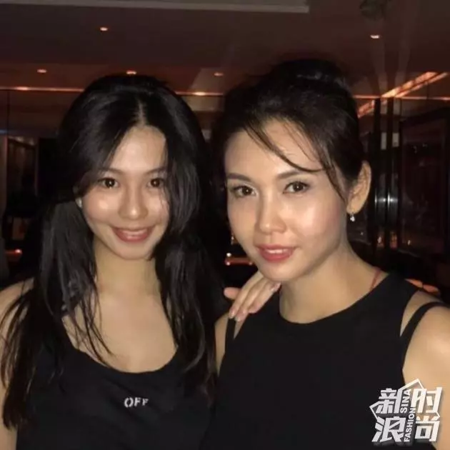 超越邱淑貞!最美星二代『沈月』狂Po時裝周美照,「小露香肩+鎖骨」惹網友暴動!