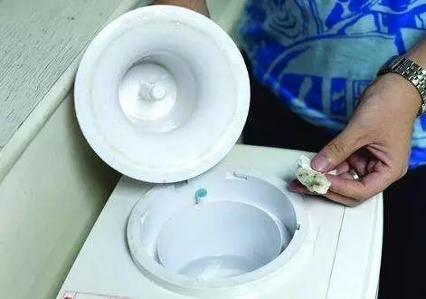 「隔夜」的白開水到底能不能喝?營養師提醒:除了4種水,其它的隨便喝