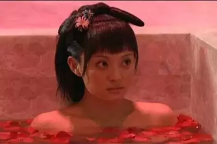 清朝嬪妃侍寢的時候,為何要要被太監扒光裹著被子抬進去??