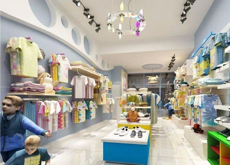 村婦給女兒買衣服,店員冷嘲熱諷,老闆來了開除了店員,她愣住了