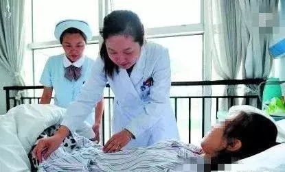 女大學生游泳意外有孩子,找游泳館索賠30萬,查明事實後全家抬不起頭來