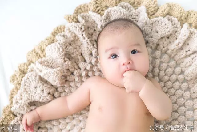 娶個模特老婆,她懷孕後頻繁起夜,孩子出生後,我才知自己有多傻