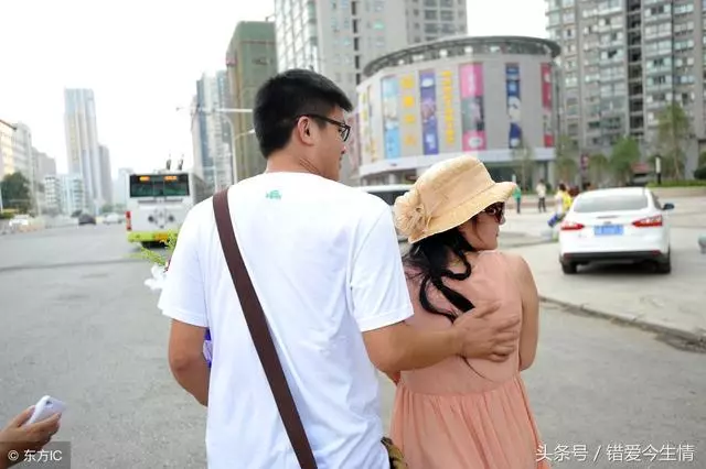 找個高富帥老公,新婚夜正要休息,鋪開被子,我尖叫一聲連夜逃走