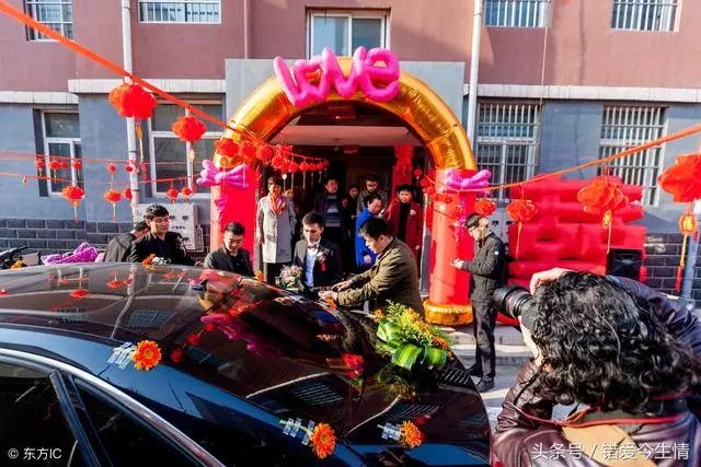 找個高富帥老公,新婚夜正要休息,鋪開被子,我尖叫一聲連夜逃走