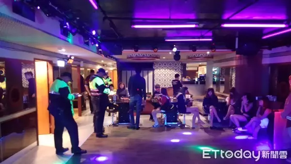 去酒店爽完!!!!居然用起乩都不付酒錢!他不斷大喊:「我乃齊天大聖爺!」 高人急奔處理「2位神明互尬」妹仔全看傻