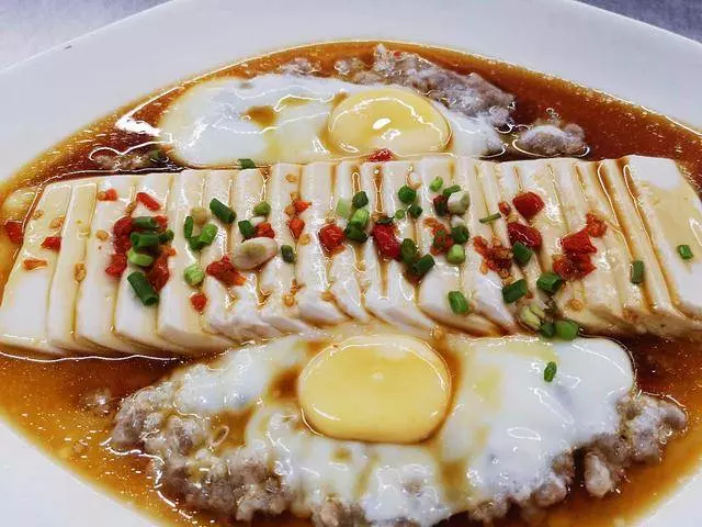 豆腐怎麼做才好吃?學會這個做法,簡單一蒸,好吃不油膩,挑食的孩子一大盤都吃乾淨了