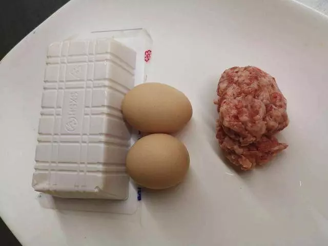 豆腐怎麼做才好吃?學會這個做法,簡單一蒸,好吃不油膩,挑食的孩子一大盤都吃乾淨了