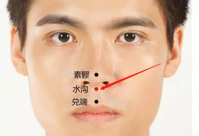 經常突然小腿抽筋,主因在於腎臟,2個動作,教你1分鐘緩解腿抽筋