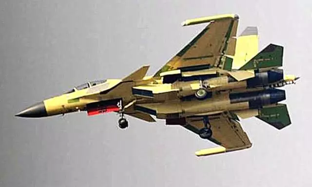 中國新型艦載機完成首飛,一艘航母可裝備四架,意義不亞於殲20