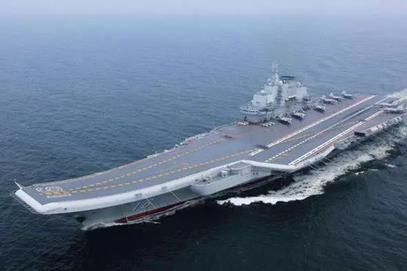 中國新型艦載機完成首飛,一艘航母可裝備四架,意義不亞於殲20