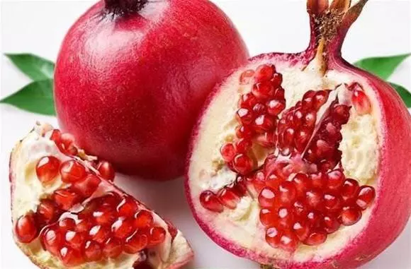 「石榴煮水喝」能溶解各類結石:可排腎結石、膀胱結石、膽結石