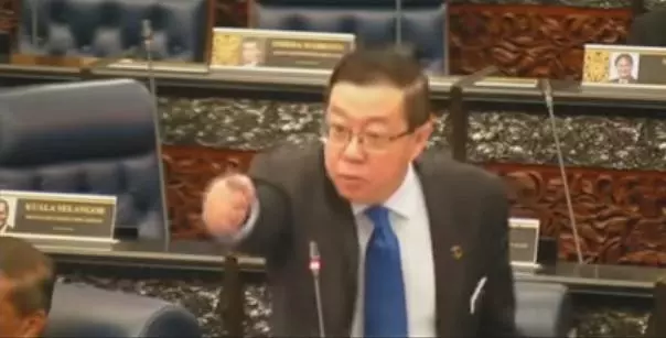 【納吉在國會上點燃了「國債的問題」】結果慘遭林冠英打臉炮轟,網民紛紛拍手叫好!