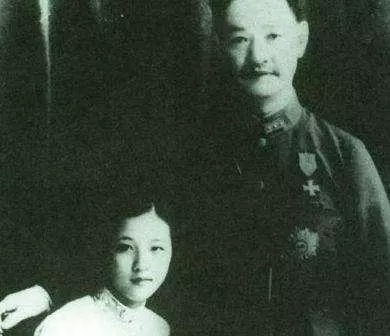17歲女孩嫁給54歲老人，一生育有6個孩子，晚年說出婚後真實生活