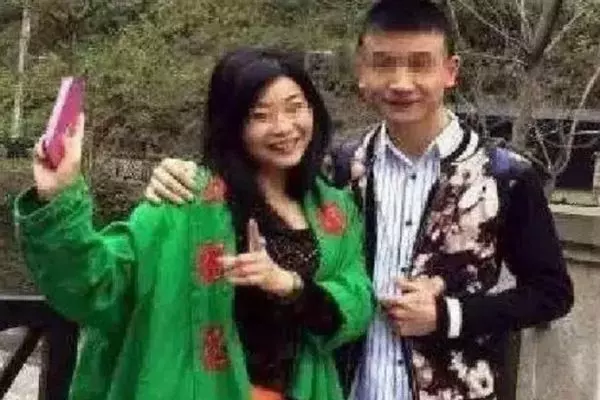23歲小伙愛上40歲阿姨,結婚不到一個月就崩潰,便要離婚
