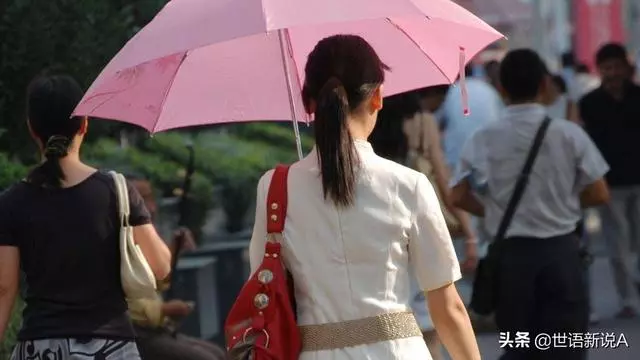 倒插門丈夫離世,妻子悲痛欲絕,去銀行取錢時才發現他是這樣的人