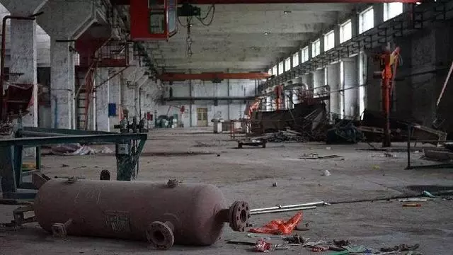 腦癱兒目睹一件兇案,兇手見他痴傻沒理會他,但2年後他康復了