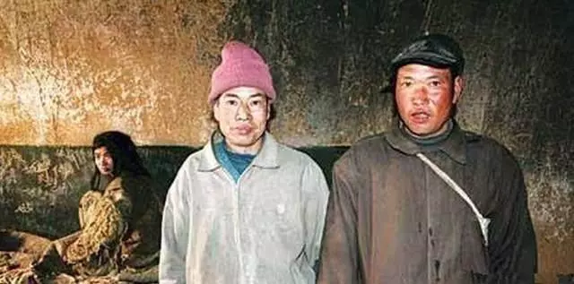 女大學生被人販子賣到山區,伺候兩兄弟十多年,被救出人都麻木了