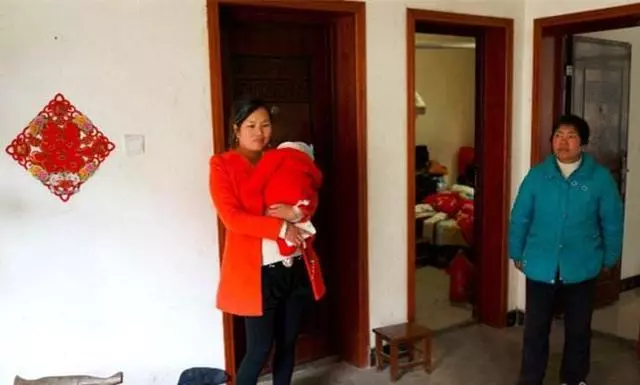 連生七個女兒後,如願生下兒子,到了晚年,如今生活卻令人慨嘆