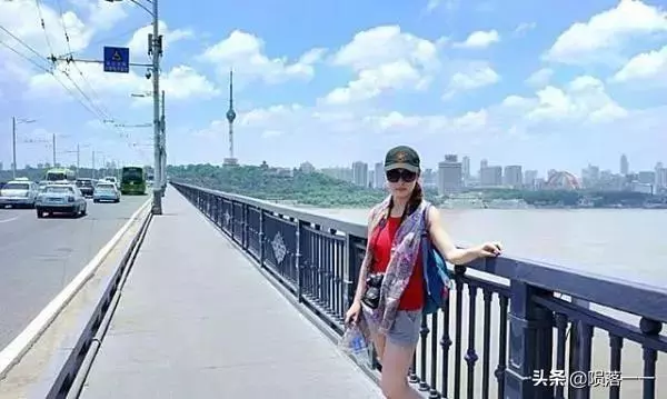 弟弟結婚,我隨禮50000塊!飯桌上弟妹一番話,我決定再送一輛車