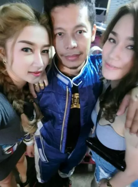 [現代韋小寶] 一夫多妻生9子！泰男左擁右抱辣妹 放閃爽喊：我好幸運