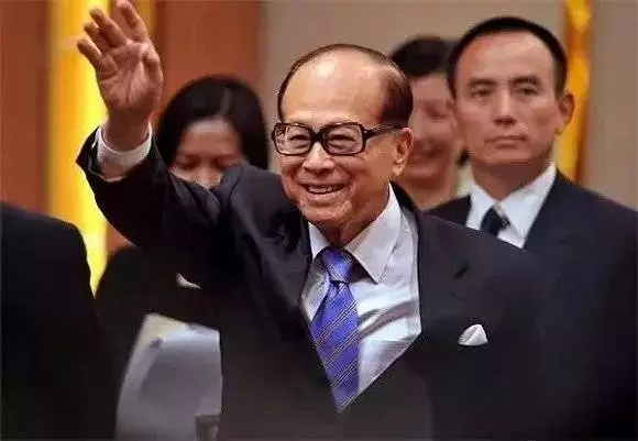 與新加坡的這一次交易,李嘉誠帳面損失了185億港幣!