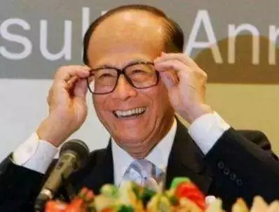 與新加坡的這一次交易,李嘉誠帳面損失了185億港幣!