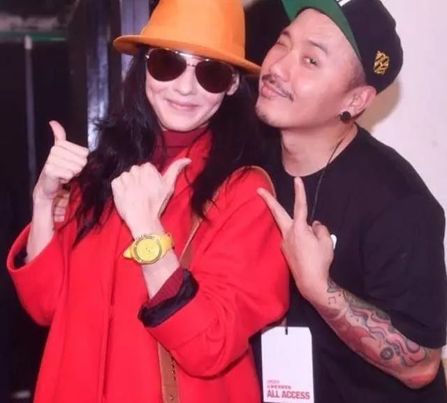 張柏芝曬和小王子生父親密合照?男子身份打破謠言