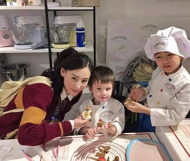 張柏芝曬和小王子生父親密合照?男子身份打破謠言