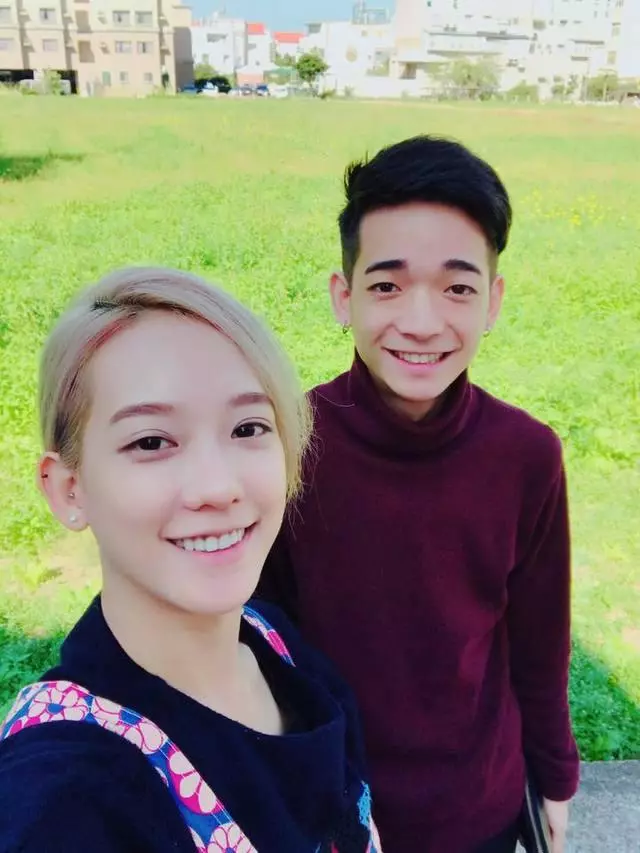 黃子佼女友孟耿如的弟弟傳出噩耗,年僅才23歲在家上吊輕生離世!