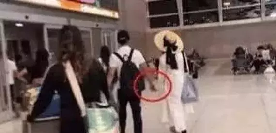范冰冰近照曝光,小腹微凸現身民政局,未婚先孕?李晨曬照回應