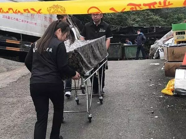 【獅城情侶赴台棄嬰】情侶疑逃到大馬 吃香喝辣