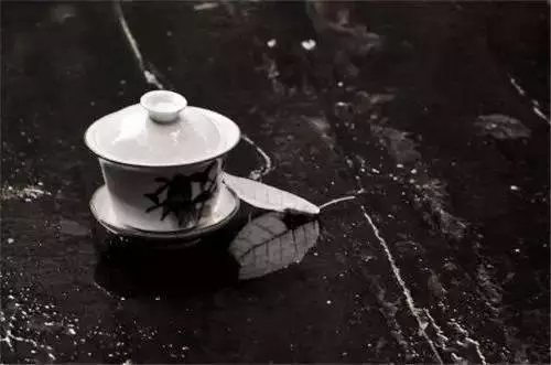 別太在意人走茶涼,物是人非